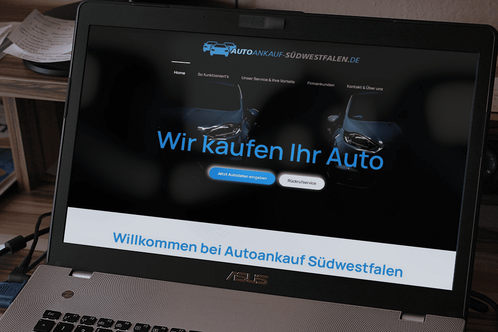 Laptop mit Webseite Autoankauf Südwestfalen
